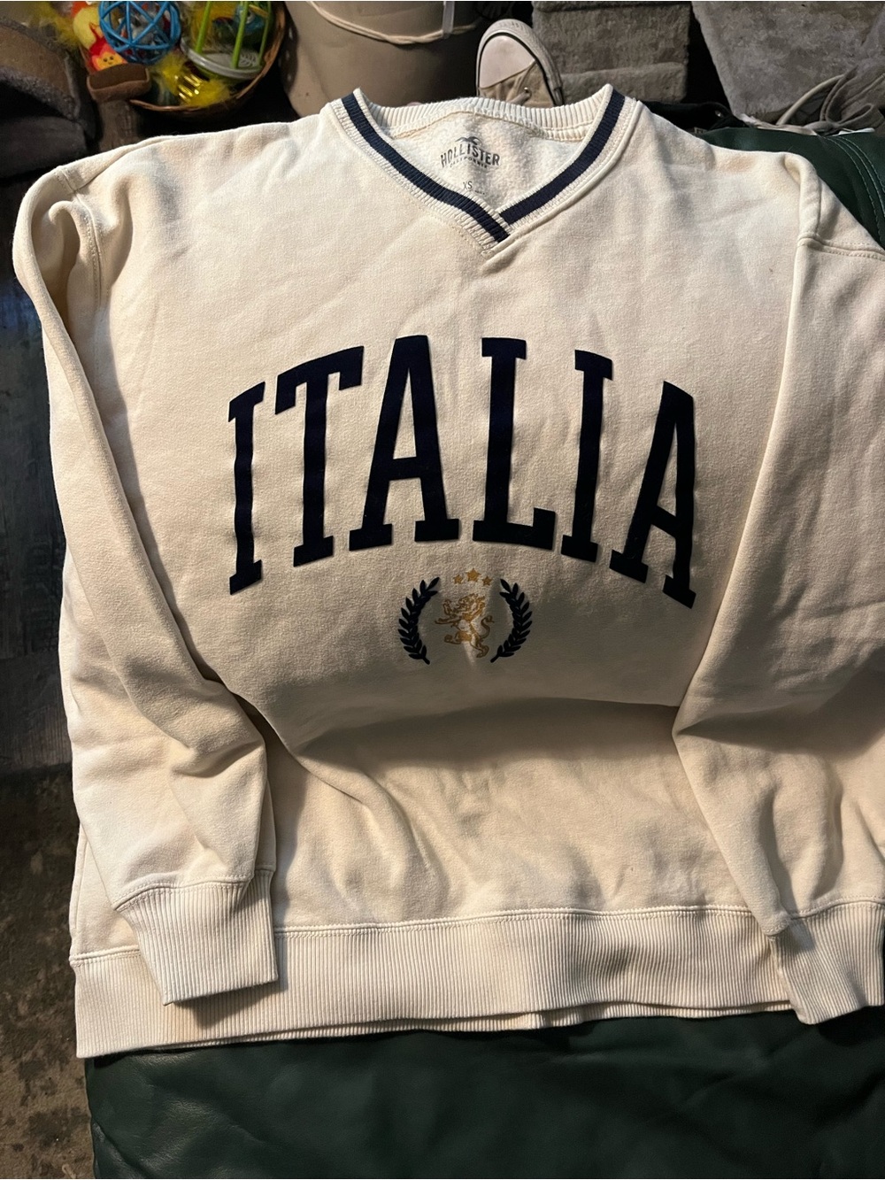 Hollister Men’s V-Neck Sweater in White and Navy with Gold Crest